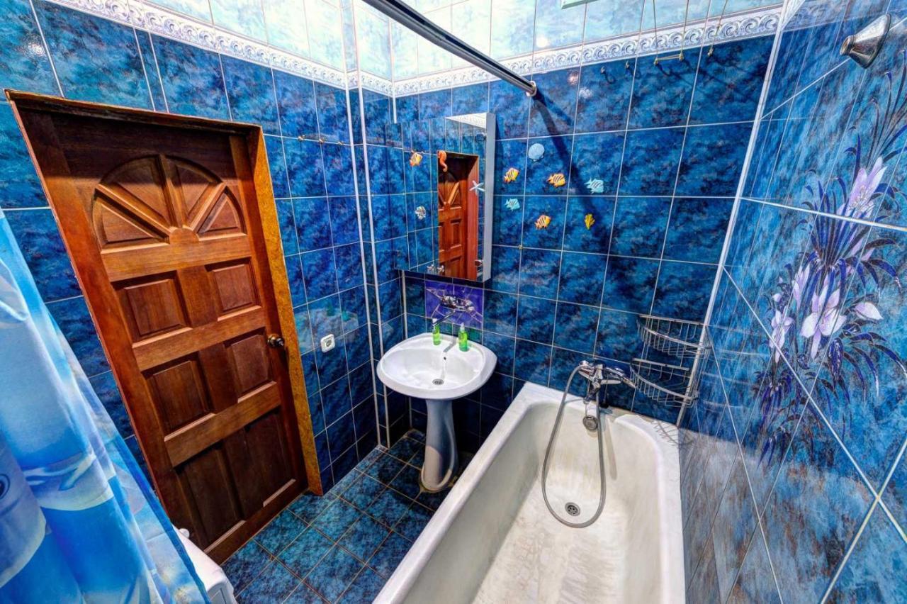 Three-Room Apartment Near Ocean Plaza Kyiv Exterior photo