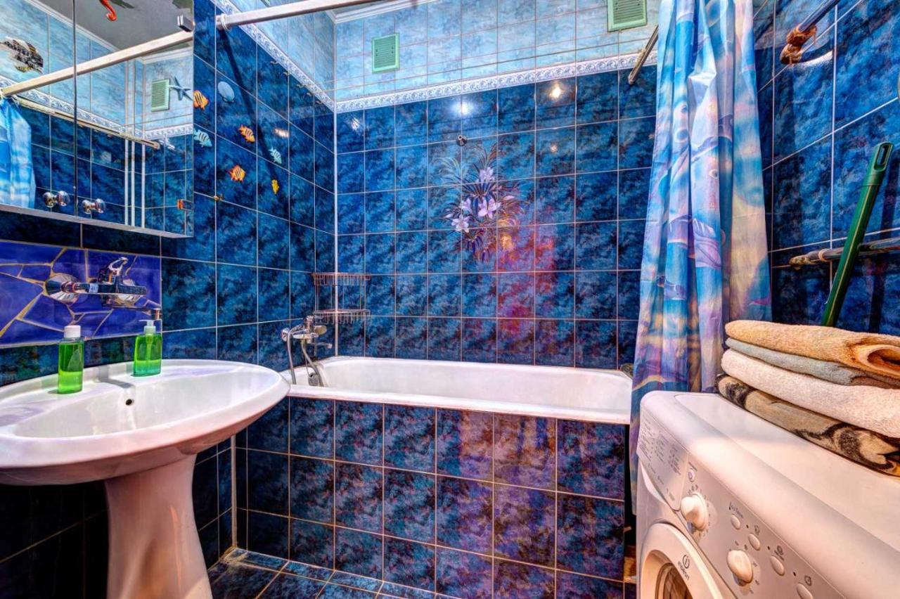 Three-Room Apartment Near Ocean Plaza Kyiv Exterior photo